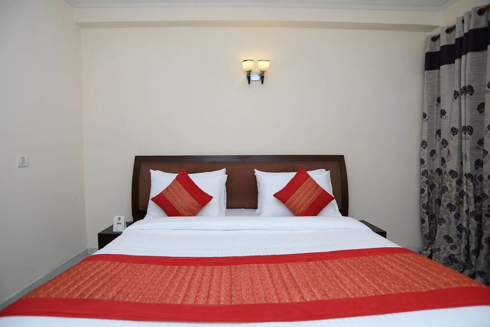 OYO 9299 DLF Phase 4