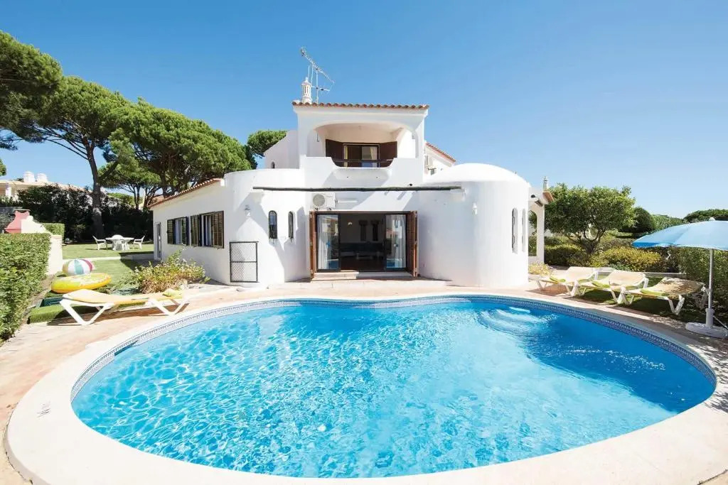 Residential Area, Private Pool, On-site Parking, Free AC & Wi-fi