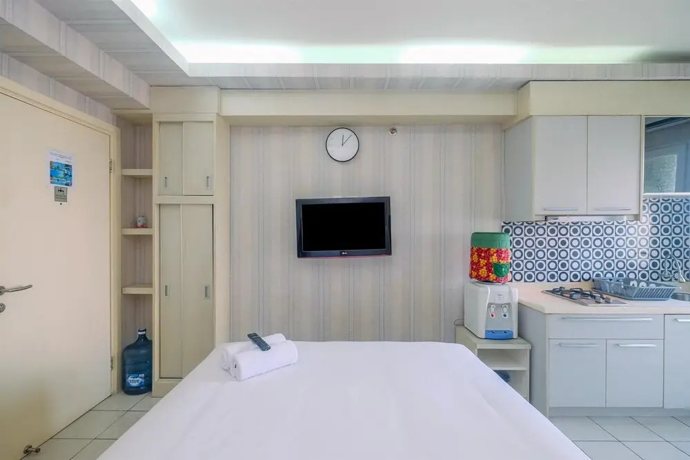 Lovely Studio Green Pramuka Apartment Near Shopping Center