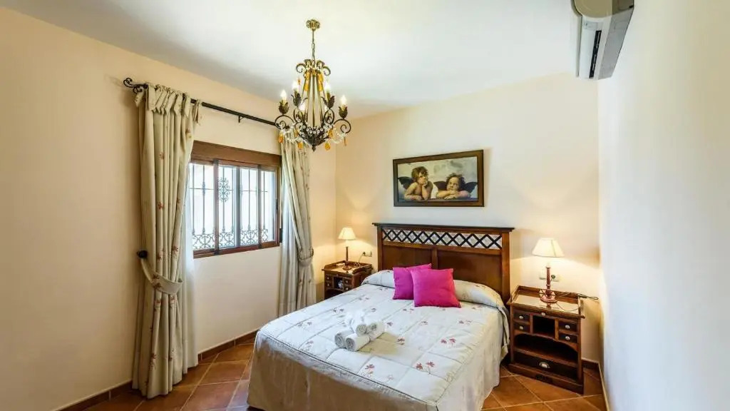 Cortijo Angela Viñuela by Ruralidays