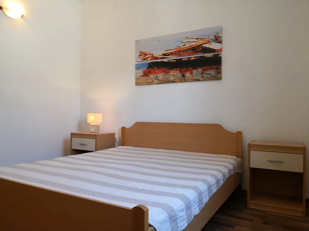 Emperor Apartment4 Star Accommodation for the Price of 3