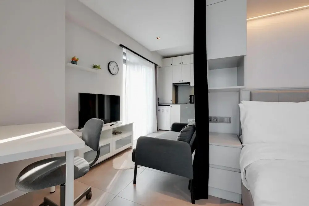 Central Flat Near Metrobus and Coast in Kadikoy