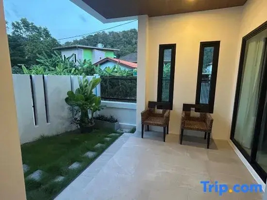 Luxury 4BR Private Pool Villa + Sunset Rooftop