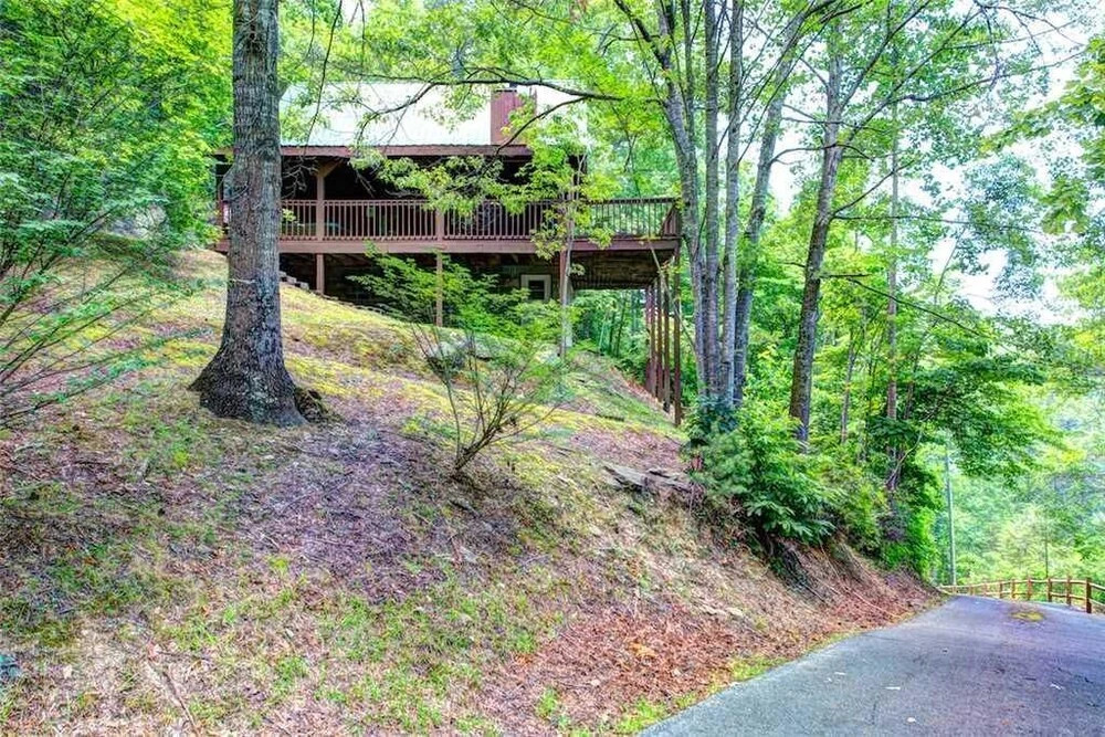 Scenic Solitude 1 Bedroom Home with Hot Tub