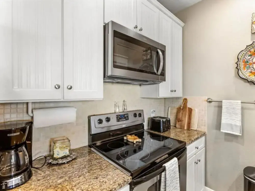 Resort Living on the Bay 2 bed 2 Bath Gorgeous bay Views