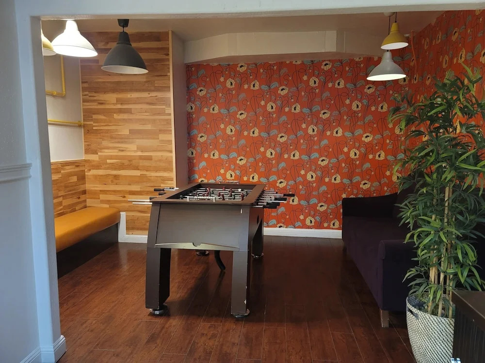 Ansonia Hotel - Hostel