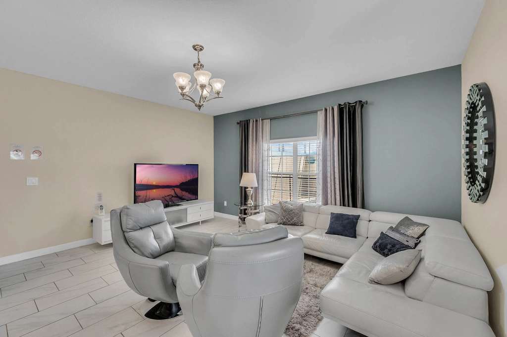 5 Bedrooms / 4 Bathrooms / Storey Lake (3133 PP), Kissimmee, US