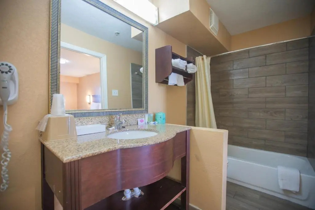 The Crossroads Hotel and Suites Irving