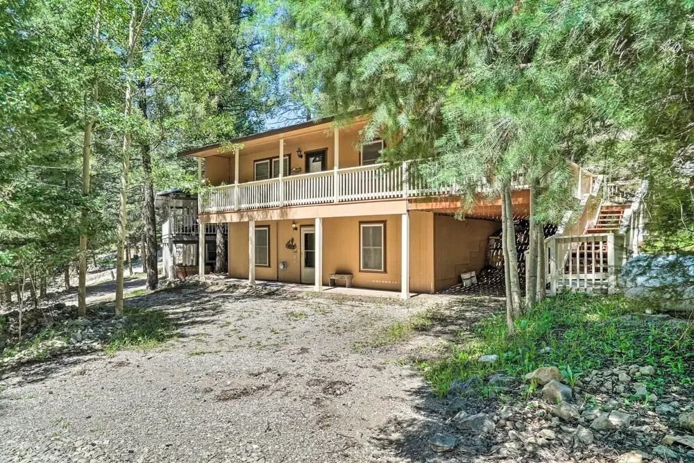 Rustic Cloudcroft Home ~ 2 Mi to Ski Slopes!