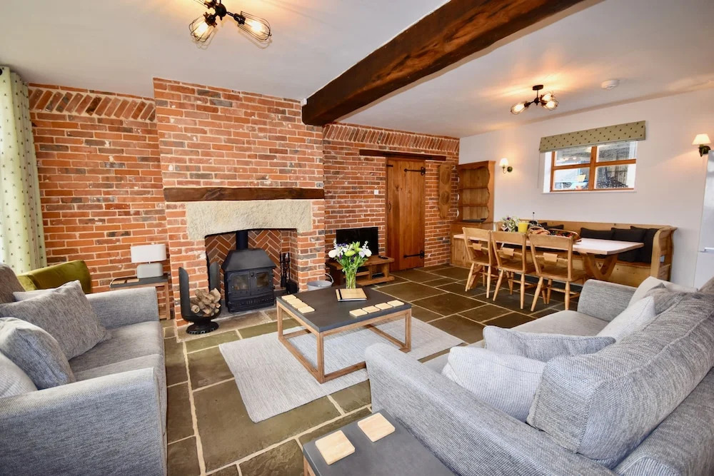 Tithe Barn a Stunning family home with panoramic views