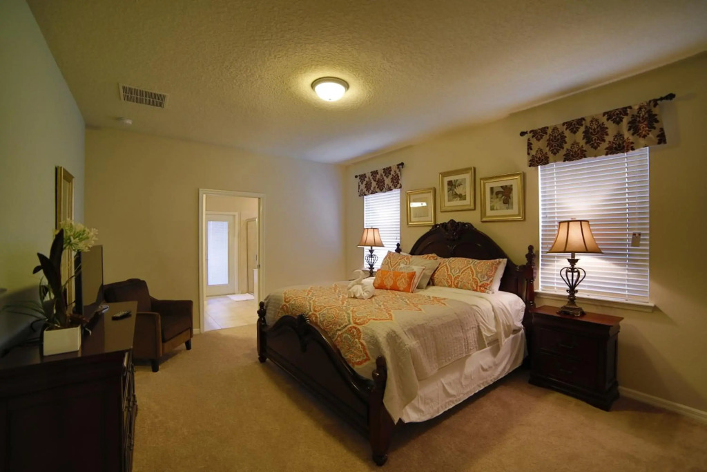 Brand new 9 bedroom luxury villa near Disney Sleeps 22