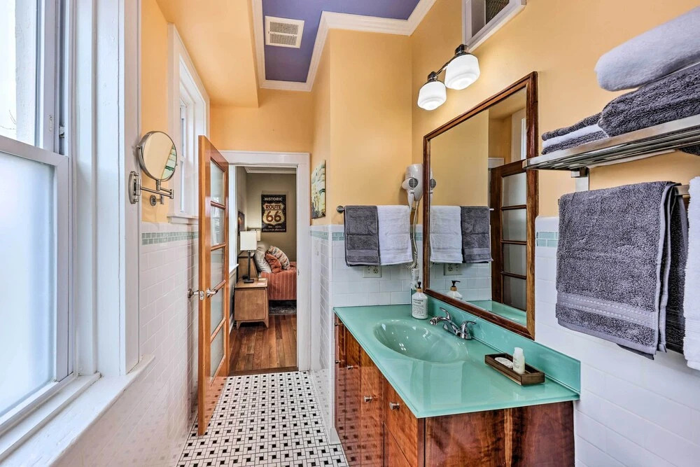 Walkable KC Home Base! Near Sports Events & Fun