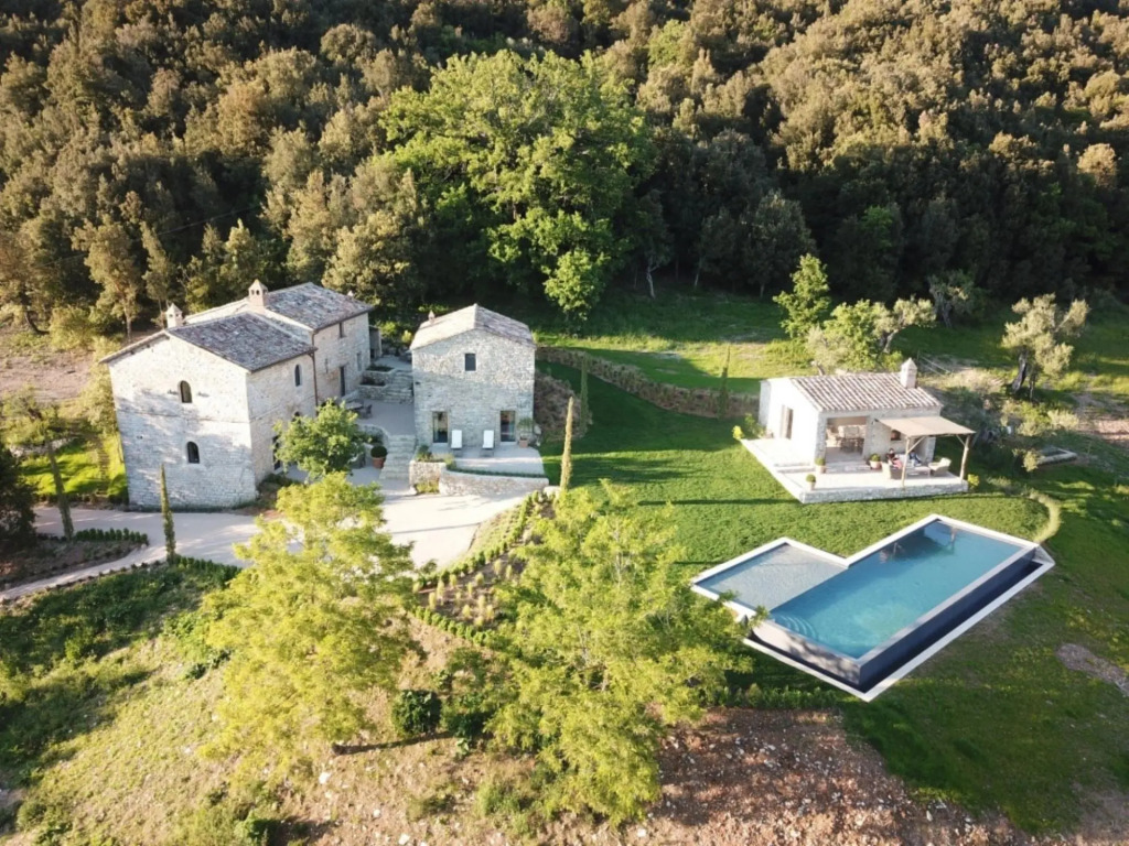 Luxury Villa Inside a Splendid Estate-villa Piuma