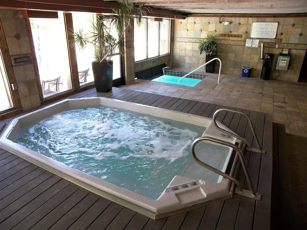 Edgewater Studio One bath EWJP