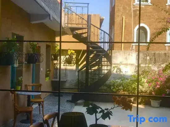 Xingyi Yunshang Garden Homestay (Wanfenglin Xiangchou Market)
