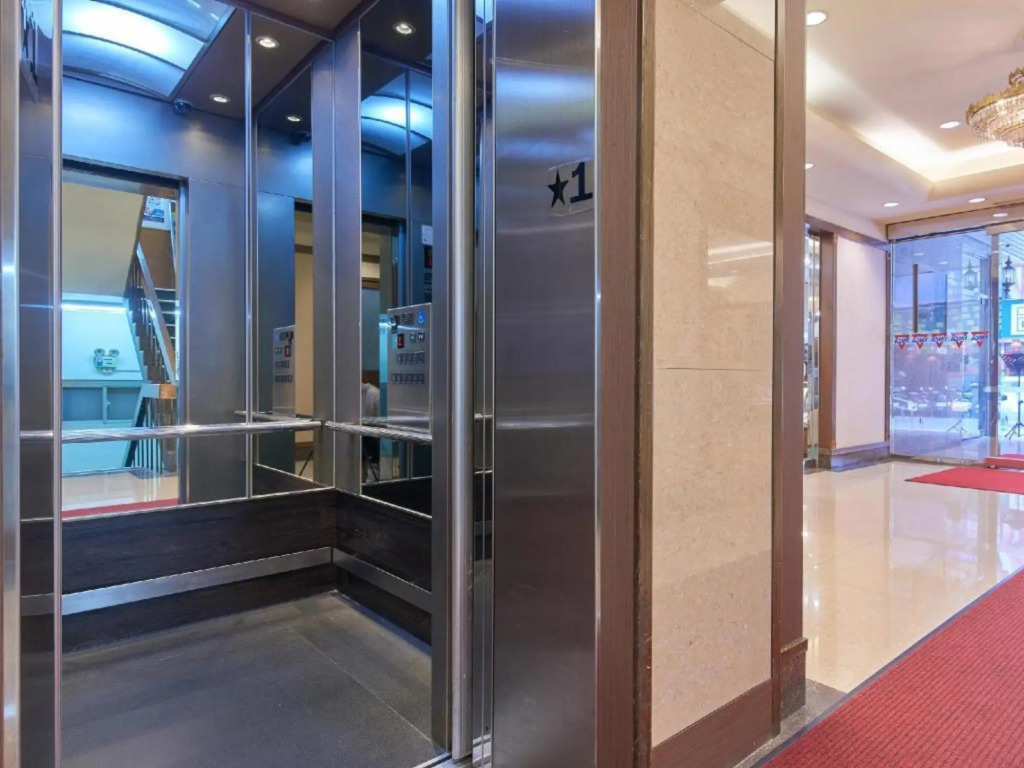 Y Hotel