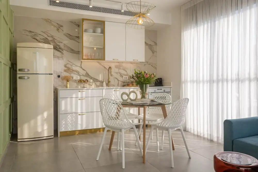 YalaRent Flora- Designed 1BR penthouse