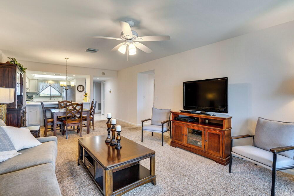 Resort-style Fort Myers Gem: Swim, Golf & Cruise!