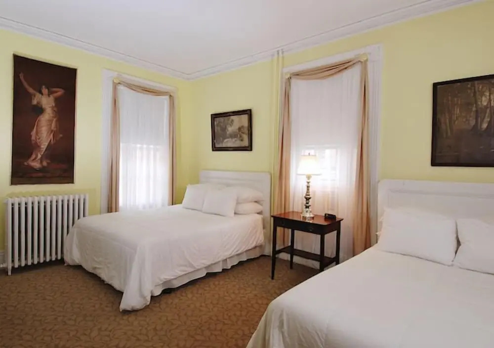Yankee Peddler Inn