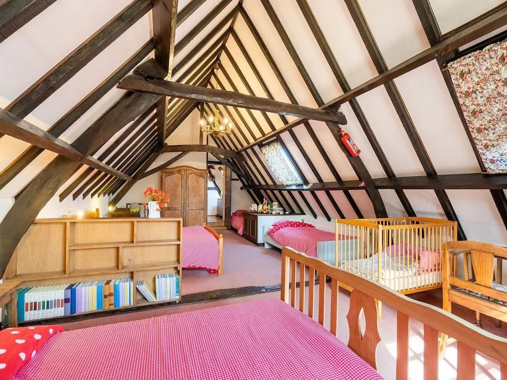 Farmhouse in Beveren near Beach & Garden