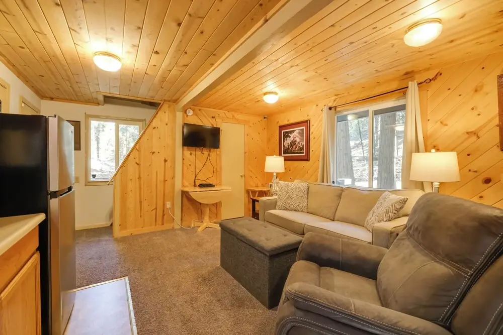 Hike, Ski & Sip: Arnold Cabin 4 Mi to State Park!