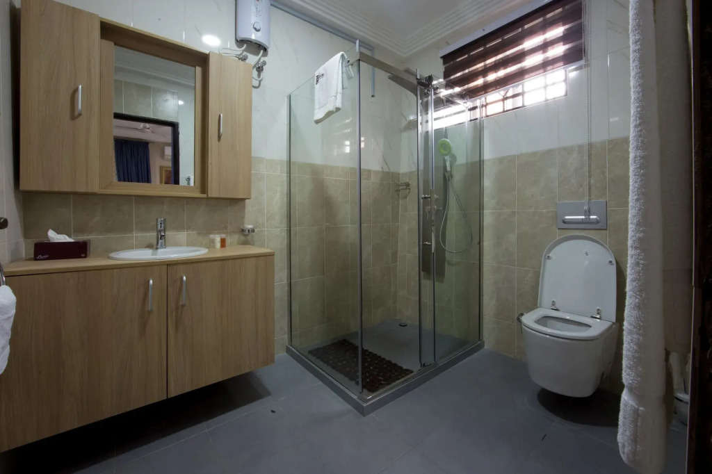 Bays Lodge, Accra