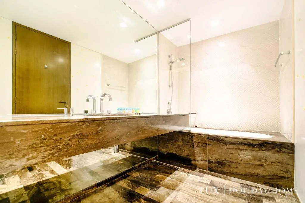 LUX - Lavish Suite with Full Palm Jumeirah View 2