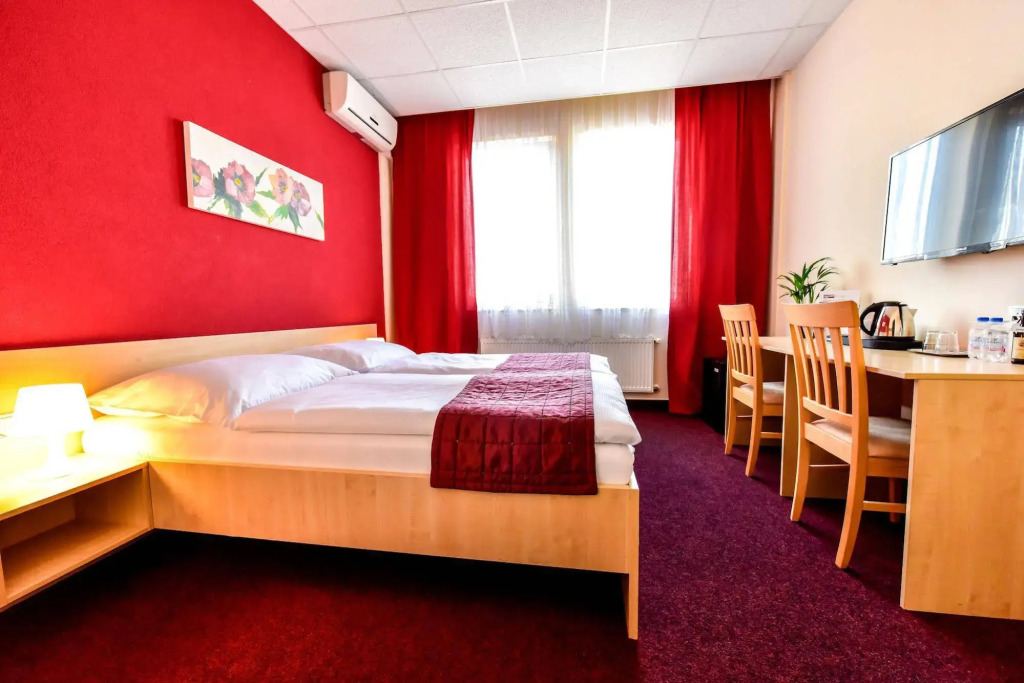 City Hotel