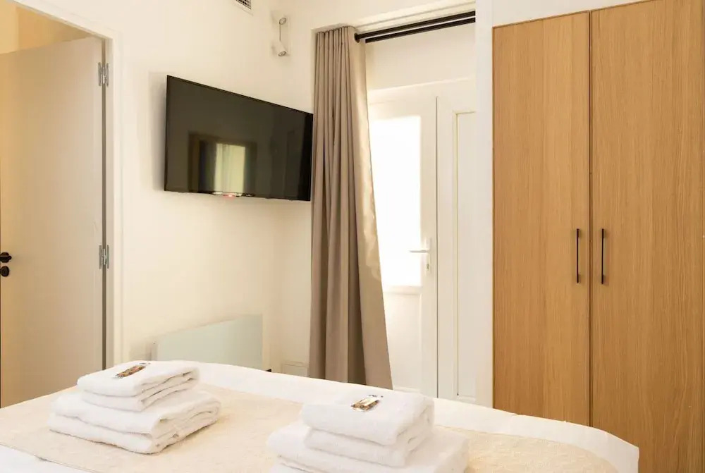 Elegance & Comfort With A/C in the Heart of 11th