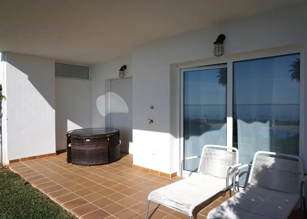 Frontline Beach ground floor with privet garden, Mi Capricho 16