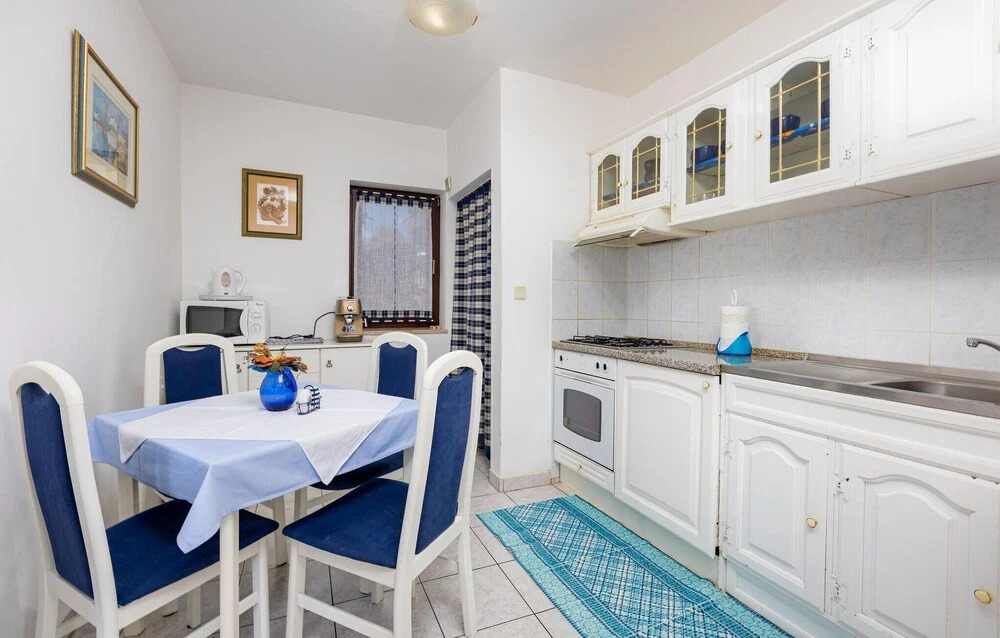 Beautiful Apartment in Zidarici With 2 Bedrooms and Wifi