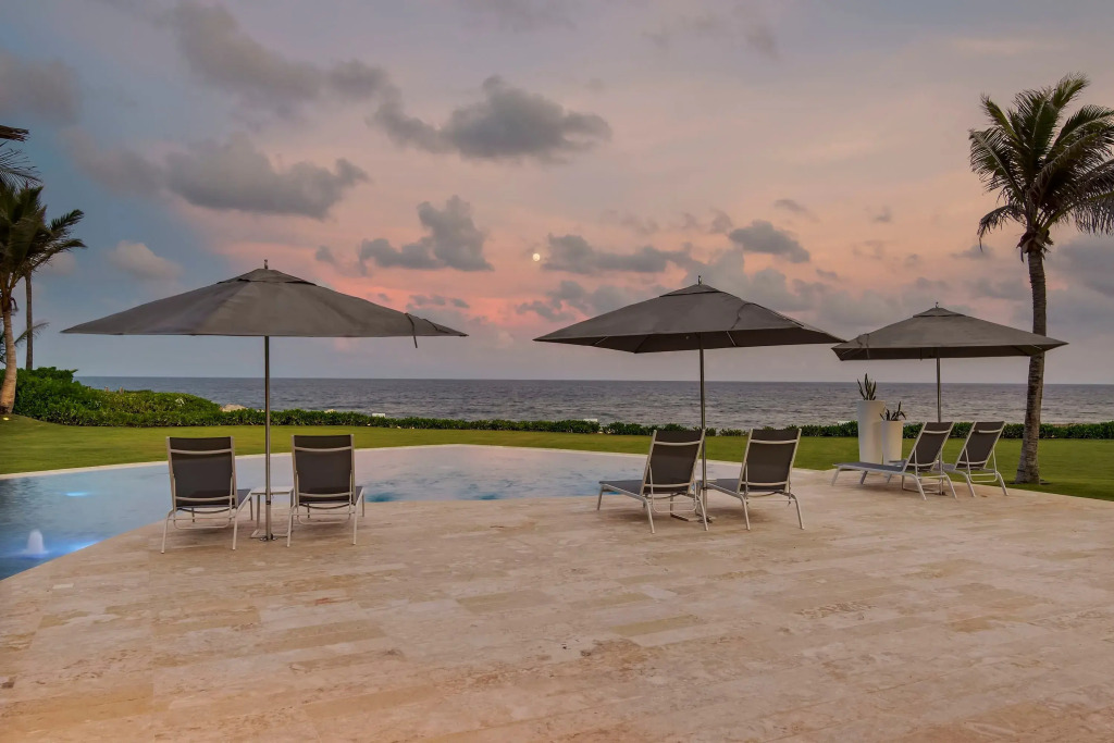 Exquisite Villa w Stunning Ocean Views Gym Golf