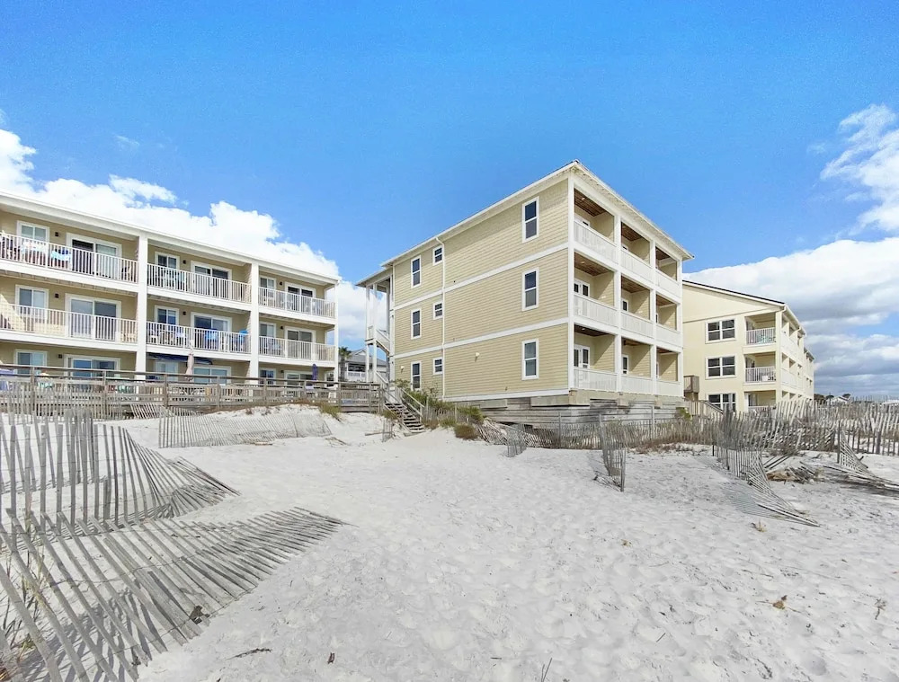Leeward Ii-3-front Row 1 Bedroom Condo by RedAwning