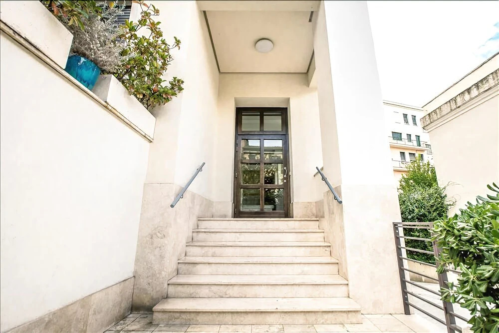 Gorgeous Apartment With 2 Balconies