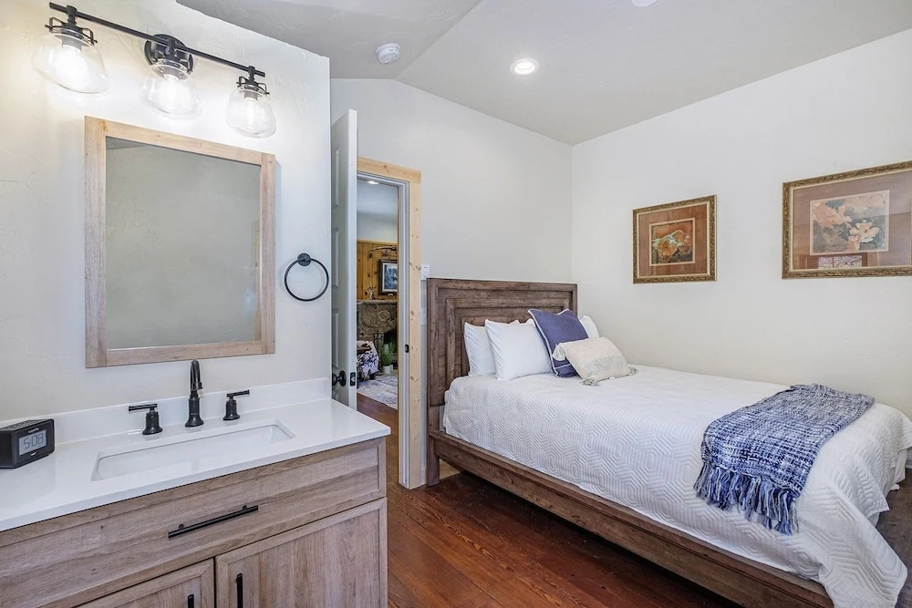 Niwot Cabin - Stay In Rocky Mountain National Park - Estes Park - New Listing - 22-zone3298 2 Bedroom Cabin by RedAwning