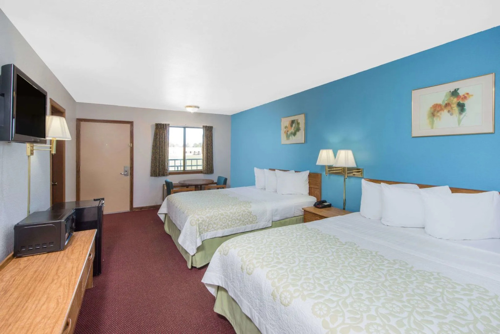 Cactus Inn and Suites