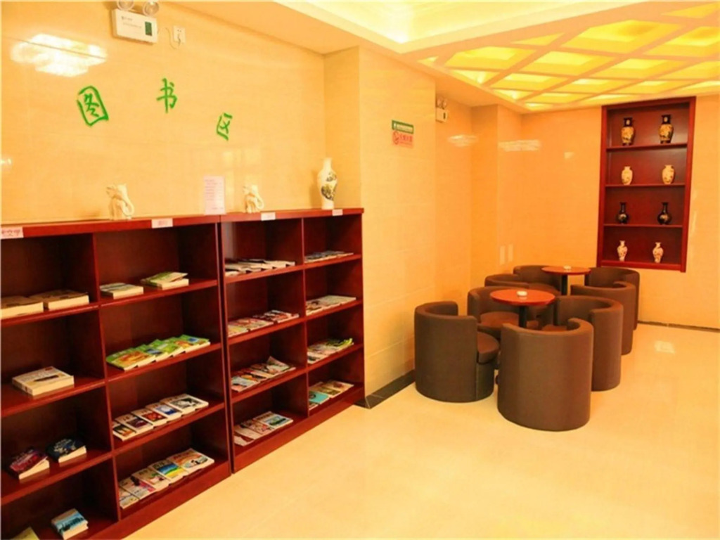 Dongfang Ruiji Business Hotel (Shenyang Station Tiexi Square Subway Station)