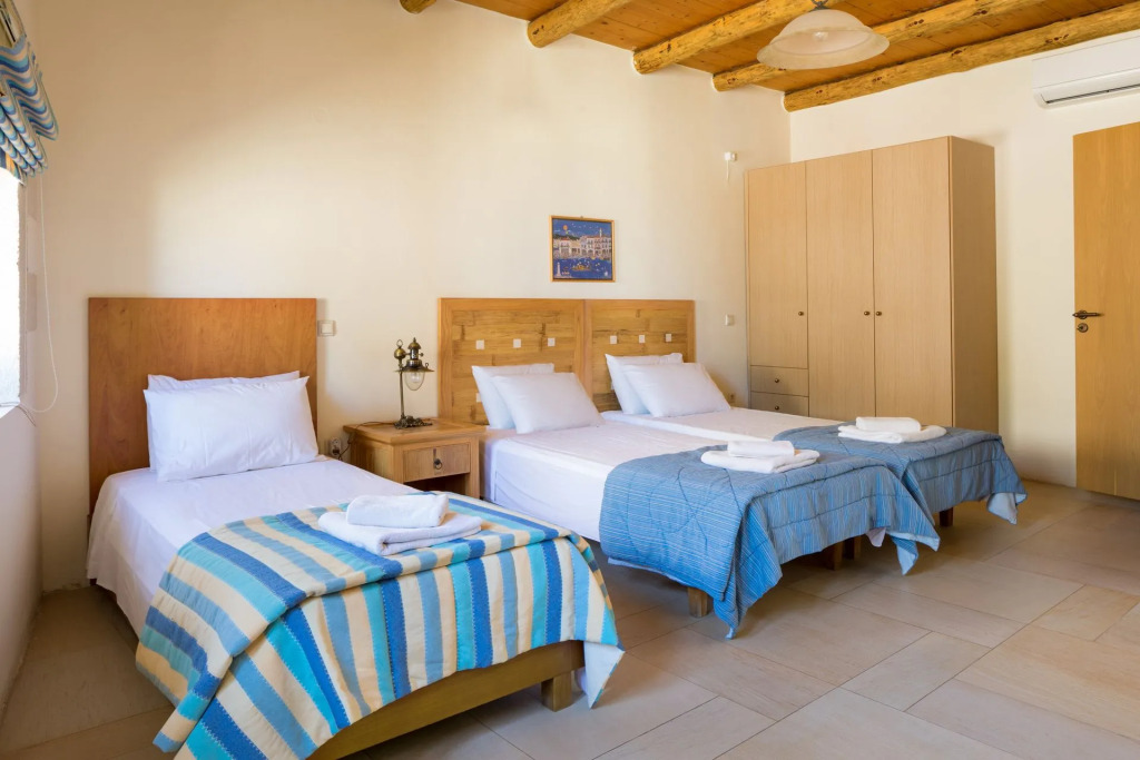 Olga's Filoxenia - Villa Aladanos-private pool and heated jacuzzi