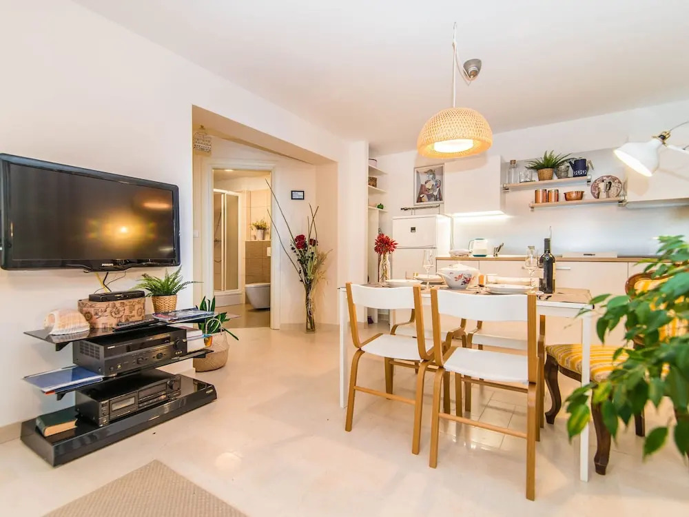 Studio Apartment in Villa Arta