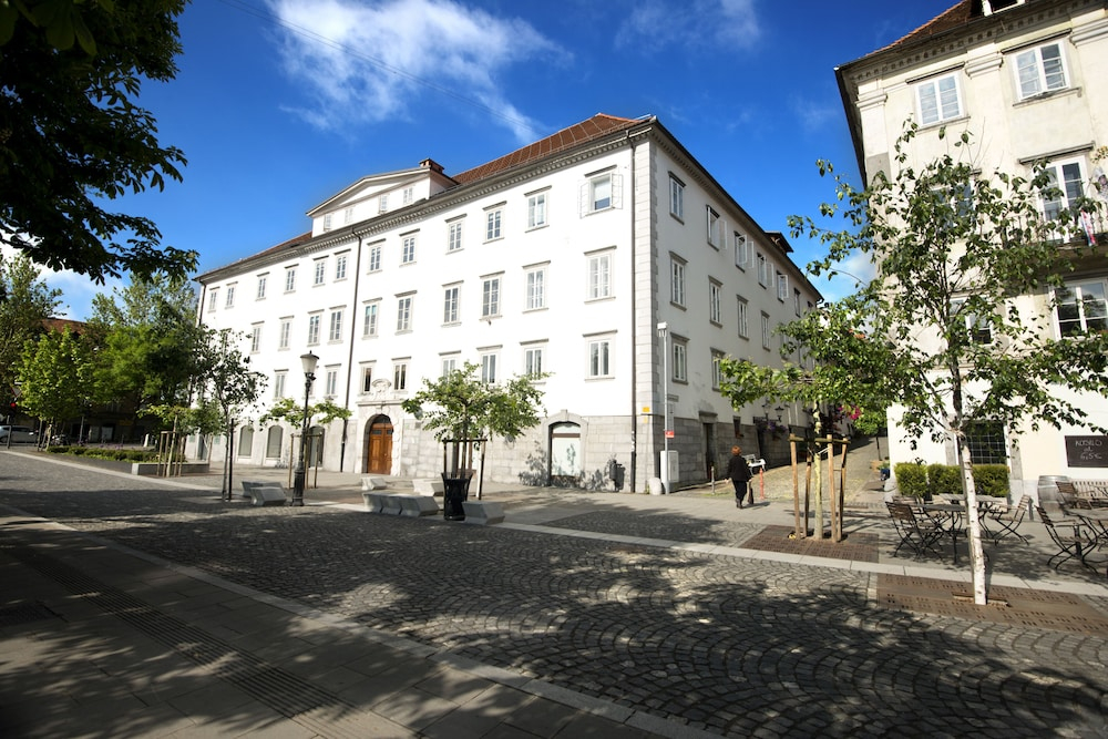 Zois Apartments