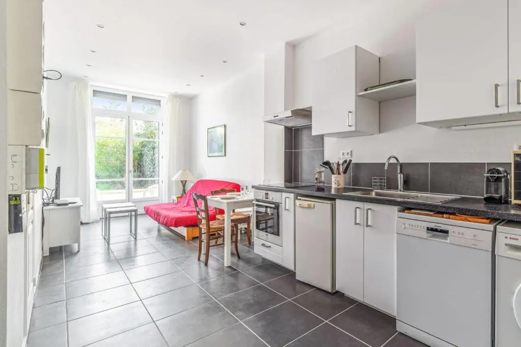 Charming and calm flat with terrace in Grange Blanche in Lyon- Welkeys
