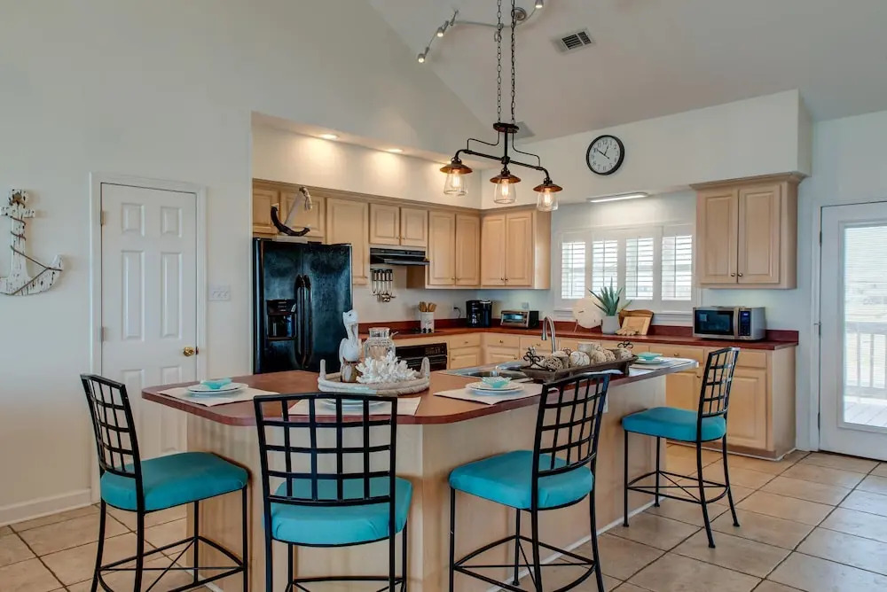 Dauphin Charm - 2237 Bienville