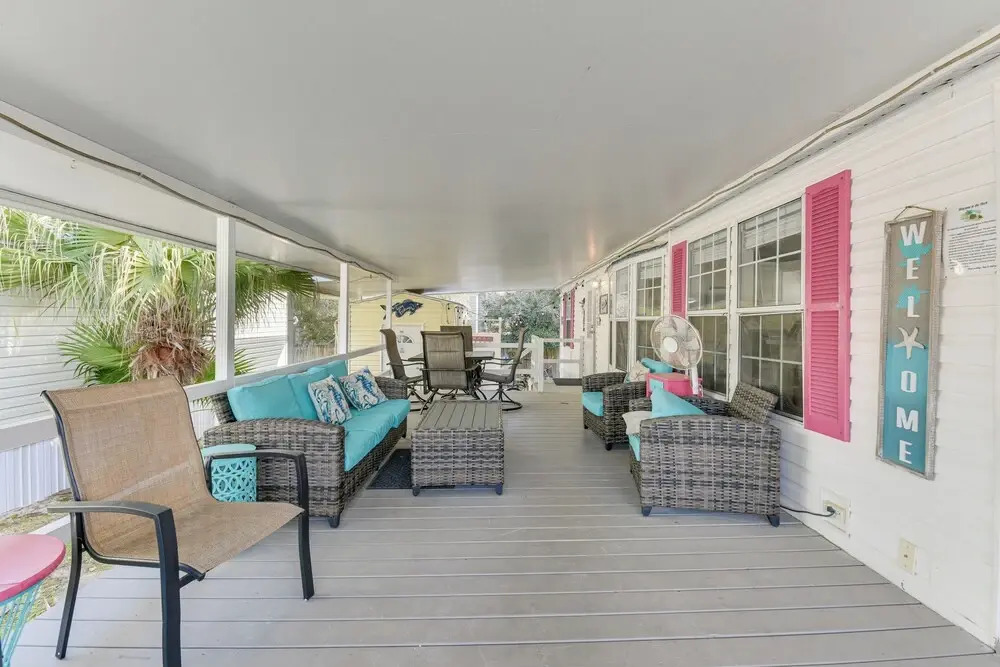 Walk to Beach: Miramar Tropical Cabana w/ Deck!
