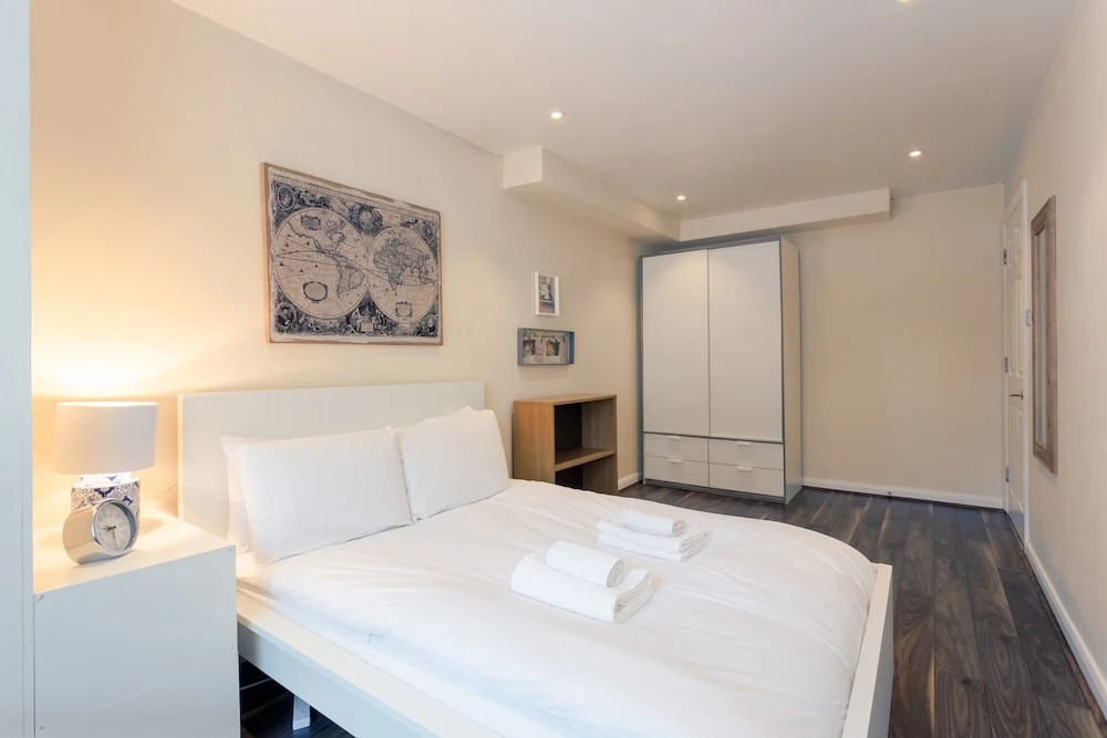 Stylish 4 Bedroom Property in East London