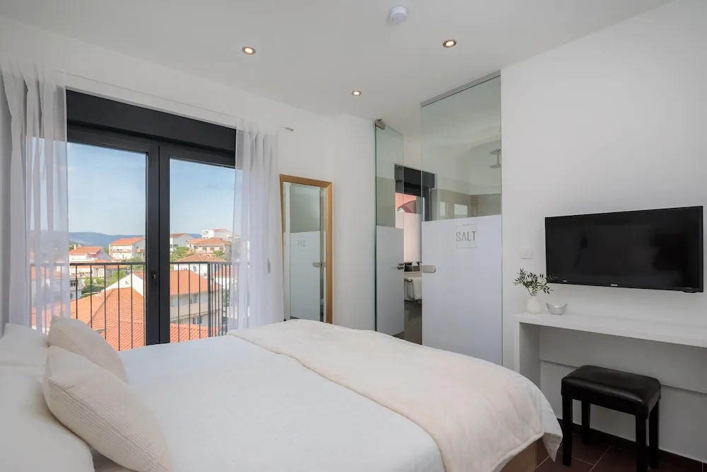 Villa Salt - 10 people, heated pool, Trogir, near beach & Split airport