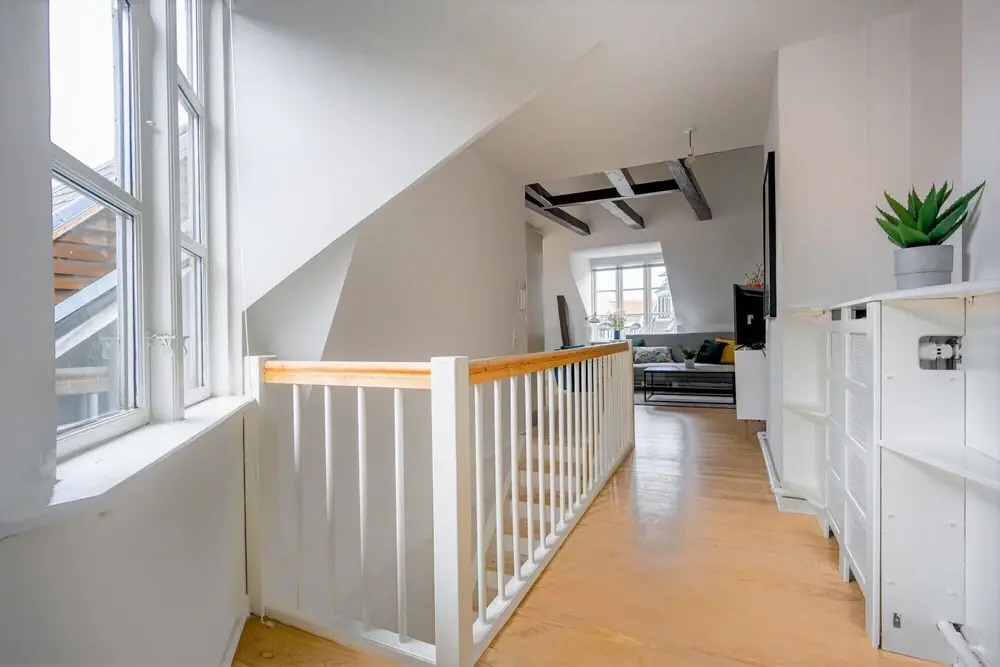 Sanders Merchant - Dreamy 3-bdr Apt w Terrace