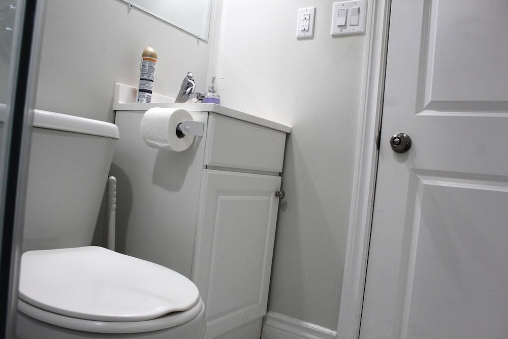 Cozy 2-bedroom House Rental in Brampton's Mount Pleasant