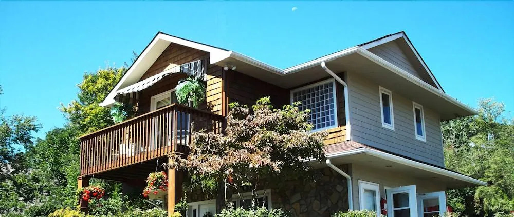 Alpine Village Inn