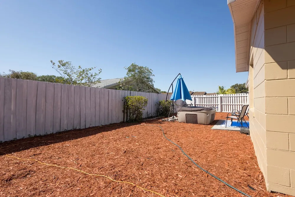 Sleeps 6 Hot Tub Fenced Yard Cozy Chic