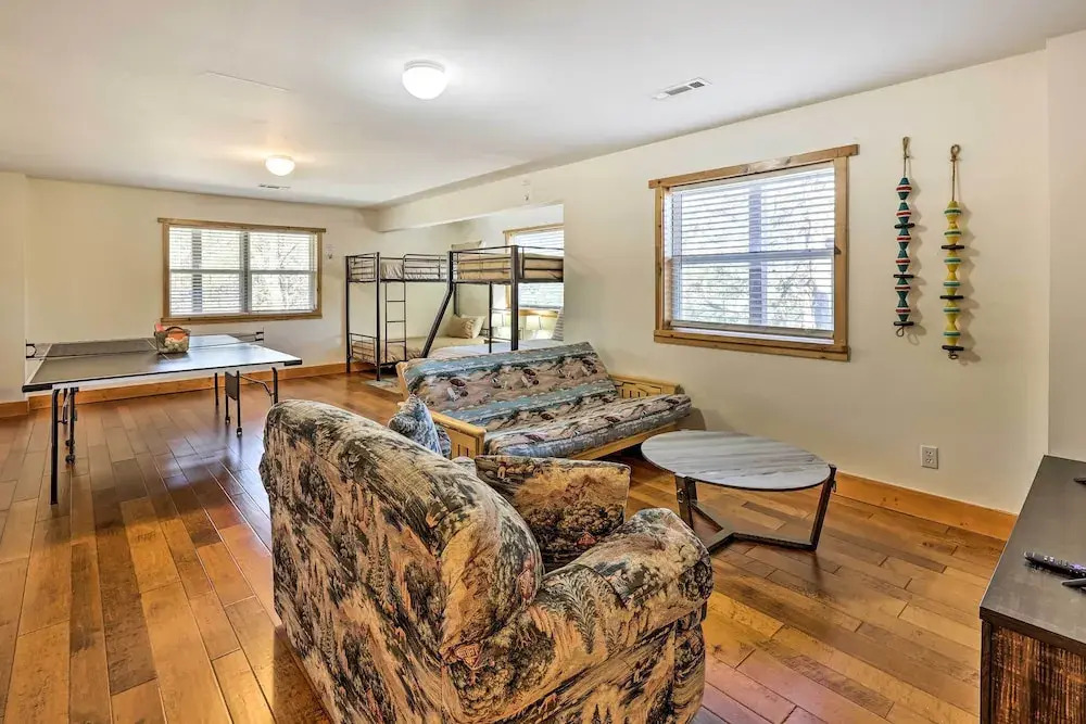Family-Friendly Cabin By Golf Course & Marina